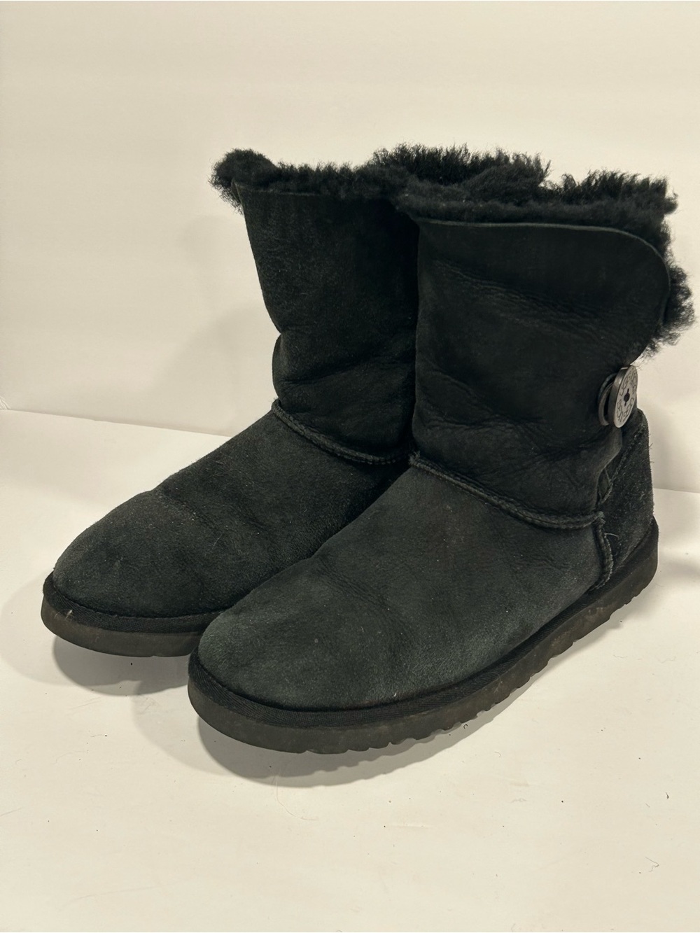 UGG Australia Bailey Button Classic Short Black Women Sheepskin Boots 5803 Sz 9 - Picture 3 of 12